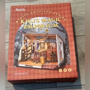 Kiki's Magic Emporium Building Set - Red and Brown